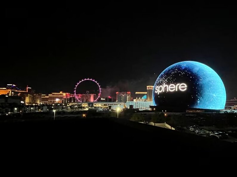 کره عظیم الجثه لاسوگاس روشن شد!/ عکس