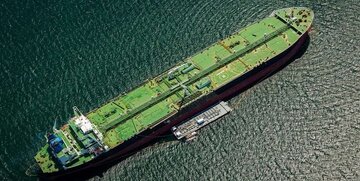 نیروی دریایی سپاه کشتی حامل یک میلیون لیتر سوخت قاچاق علیرغم پشتیبانی نظامی آمریکا را در خلیج فارس توقیف کرد