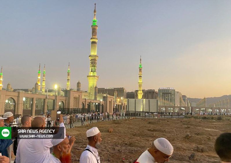 قبرستان بقیع شلوغ‌تر از گذشته / حسرت بانوان پشت درهای بقیع + تصاویر