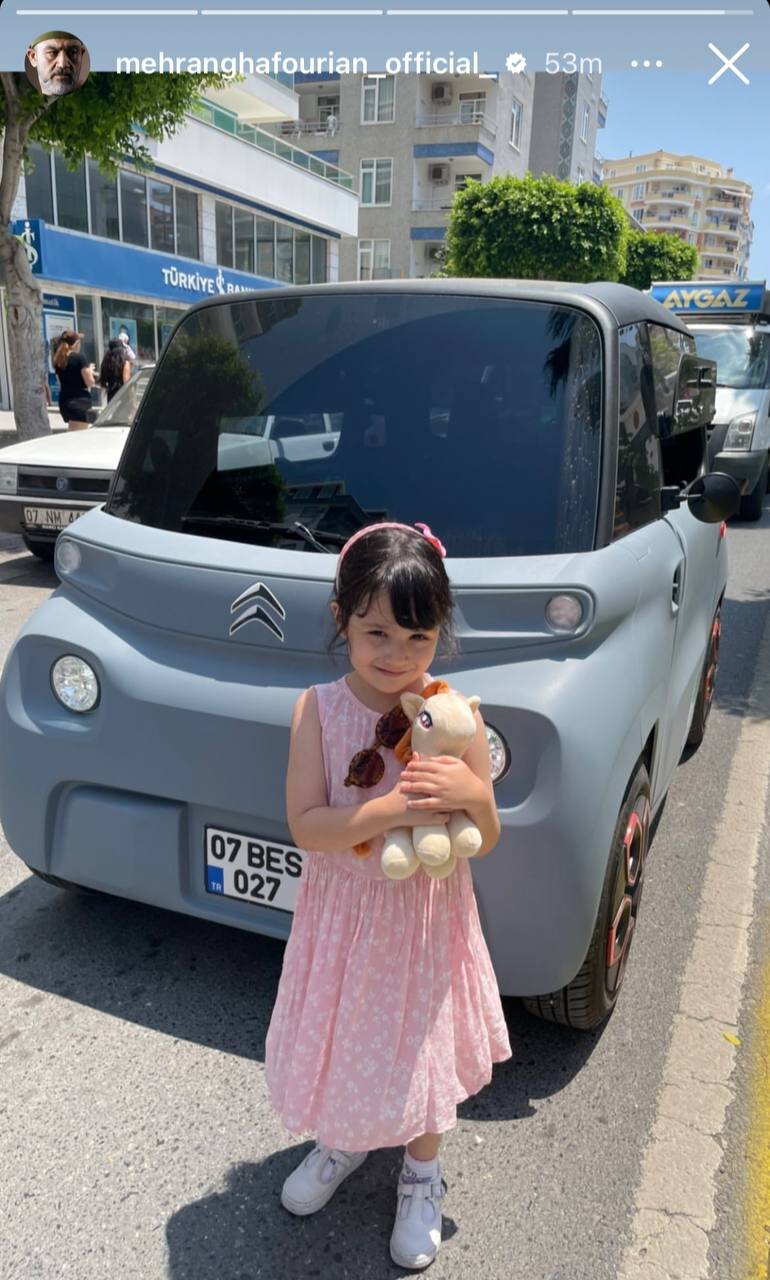 عکس | استایل بامزه دختر مهران غفوریان کنار یک خودروی سیتروئن در ترکیه!