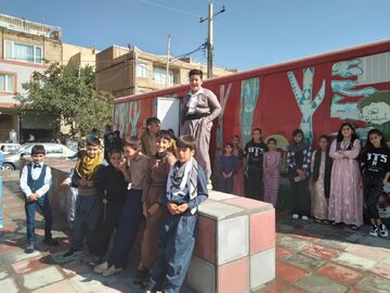 کردستان از کمبود فضاهای فرهنگی رنج می برد/ راه اندازی کتابخانه ثابت اتوبوسی برای مبارزه با آسیب های اجتماعی