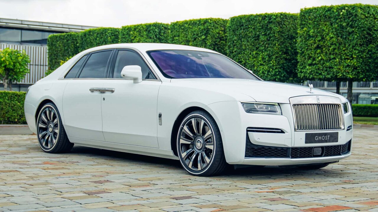 همه رولزرویسهای خاص یکجا جمع شدهاند/ استثناییترین ماشینهای لوکس دنیا/عکس