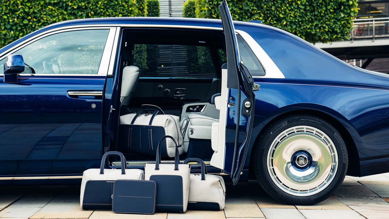 همه رولزرویسهای خاص یکجا جمع شدهاند/ استثناییترین ماشینهای لوکس دنیا/عکس