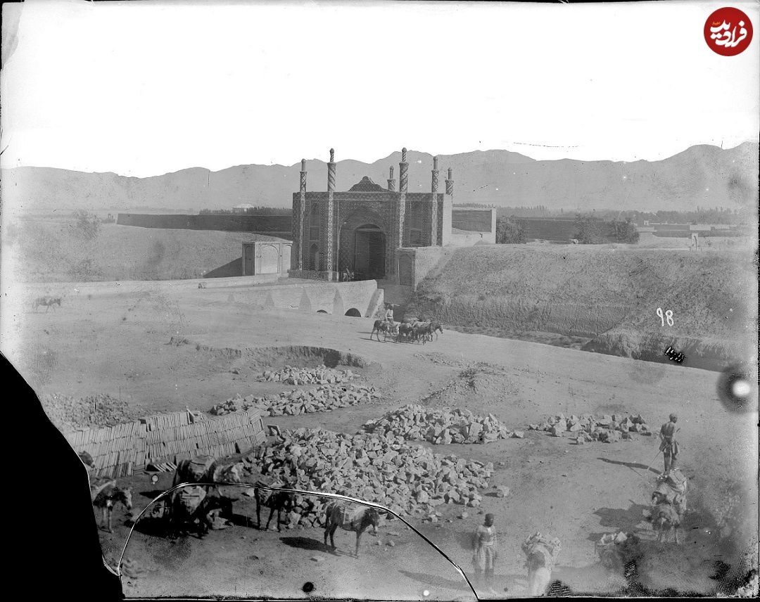 تصاویر شگفتانگیز از دروازه دولت؛ وقتی تهران «خندق» داشت/ عکس