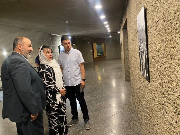 تصاویر حجاب و پوشش خانم سفیر بولیوی در برج آزادی