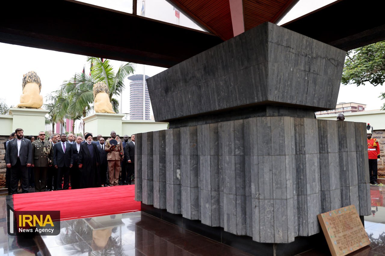 ادای احترام رئیسی به مقبره رهبر فقید کنیا