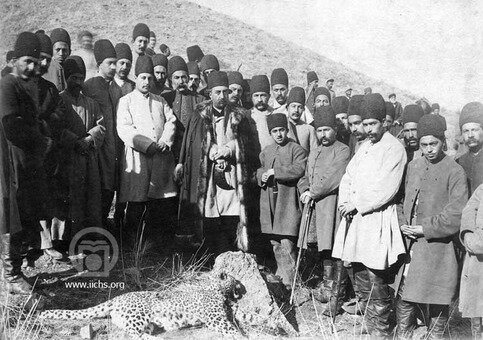 عکسی از مظفرالدین شاه وقتی پلنگ شکار می کرد