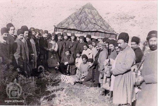 عکسی از مظفرالدین شاه وقتی پلنگ شکار می کرد