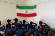ببینید | احترام دانش‌آموز ایرانی ساکن خارج از کشور به سرود ملی ایران