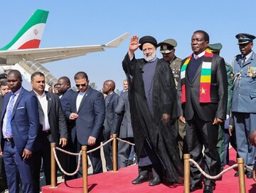 Raisi: Iran ready to expand all-out cooperation with Zimbabwe