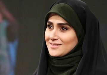 عکس | استایل متفاوت مجری زن شبکه ۳ روی موتورسیکلت