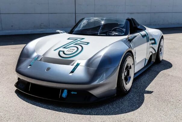 این پورشه بینظیر همه چیز دارد جز آینه بغل/ عکس