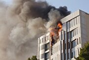 ببینید | اولین تصاویر از آتش‌سوزی واحدهای تجاری برج پارسه در کرج