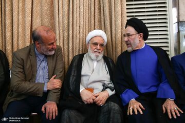 حضور سید محمد خاتمی در مراسم ختم مادر احمد مسجدجامعی