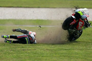 ببینید | صحنه آهسته لحظه زمین خوردن یک موتورسوار در مسابقات موتوجی‌پی