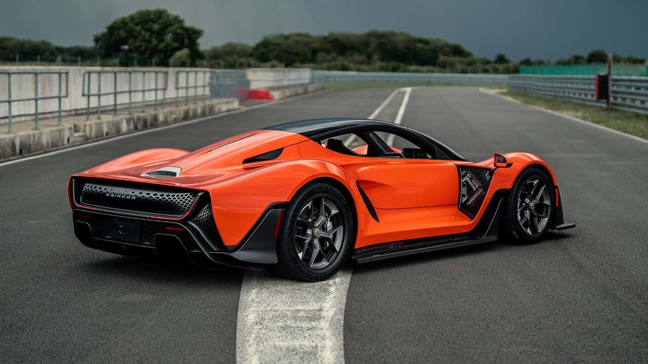 خودروی بینظیر با درهای عجیب و غریب در فستیوال گودوود/عکس