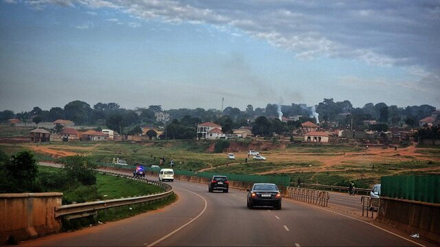 تذکر رئیس جمهور درباره خبرنگاران / حسینیهای با کتیبه محتشم در دل اوگاندا! 3