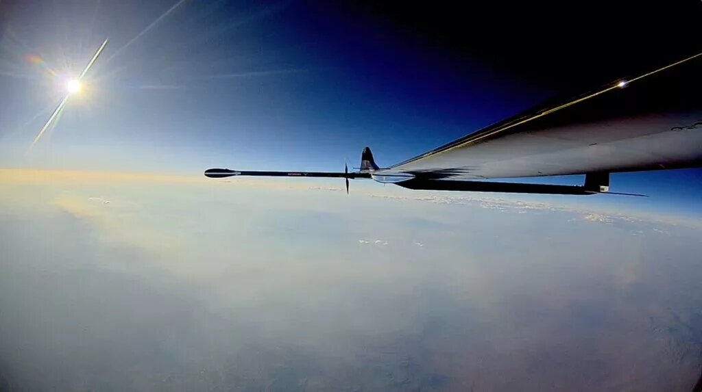 پرواز هواپیما عجیب انگلیسی در ارتفاعی باورنکردنی/ عکس