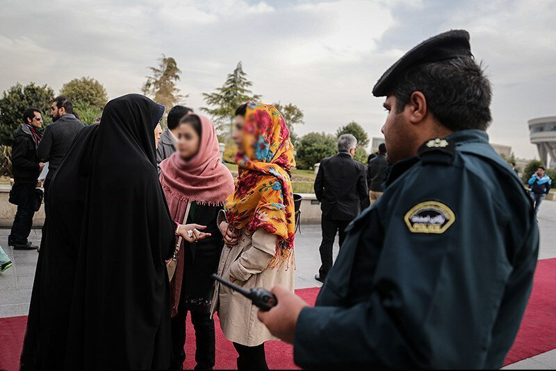 صدور «حکم کلی» برای برخورد پلیس با بی‌حجاب‌ها در خیابان‌، قانونی نیست 3