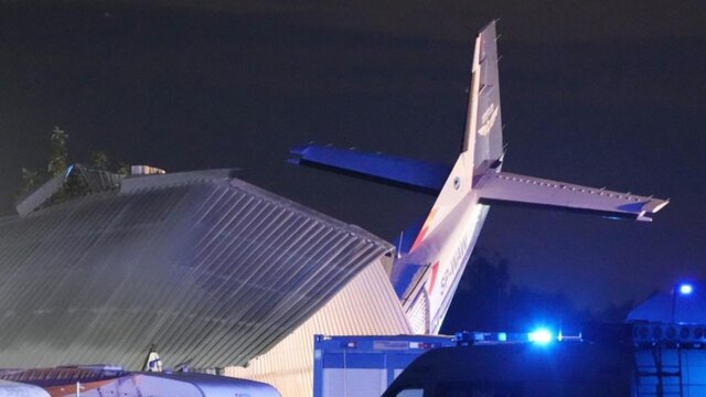 سقوط هواپیما با ۱۳ کشته و زخمی/ عکس