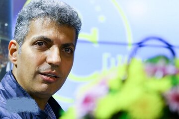 عکس | تیپ جدید عادل فردوسی‌پور با موهای ژولیده