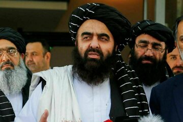 وزیر خارجه طالبان : پایین کشیدن تابلوها به زبان فارسی در افغانستان، کار اشخاص مغرض است