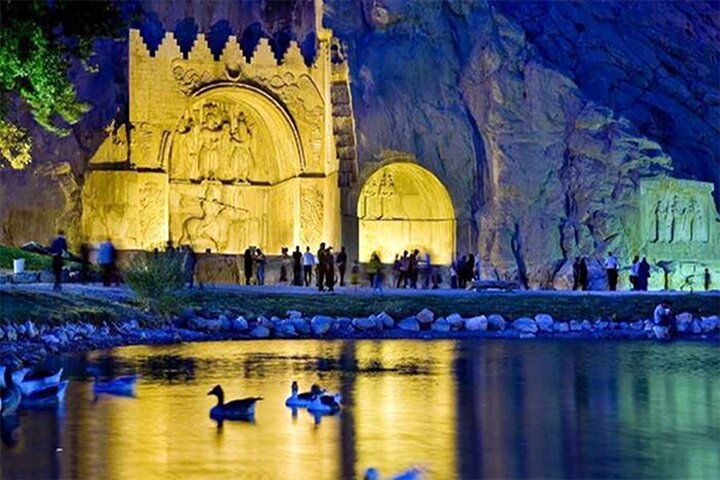 ببینید | گزارش یک شهروند از ممنوعیت ورود مردان و زنان با لباس کُردی به محوطه طاق بستان