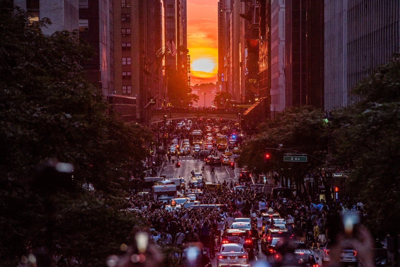 تصویری جالب از هماهنگی خورشید با خیابانی در منهتن نیویورک/ عکس