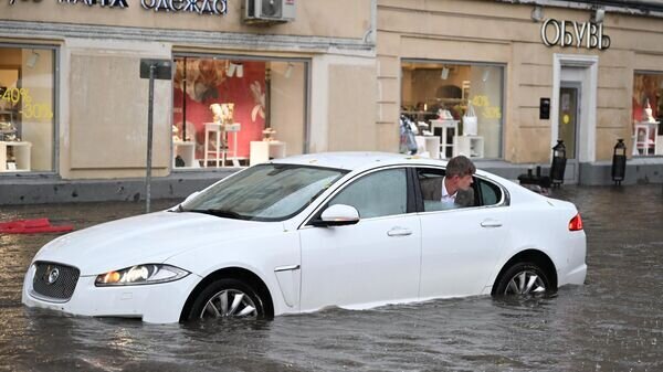 خیابانهای این شهر غرق در آب شد/ عکس