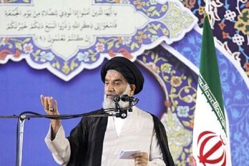 امام جمعه اهواز: مسئولان زمینههای تحقق شعار سال را فراهم کنند/ امام جمعه بندرعباس: همدلی و همبستگی مردم، توطئههای دشمنان را بیاثر کرد امام جمعه اهواز: مسئولان زمینههای تحقق شعار سال را فراهم کنند/ امام جمعه بندرعباس: همدلی و همبستگی مردم، توطئههای دشمنان را بیاثر کرد