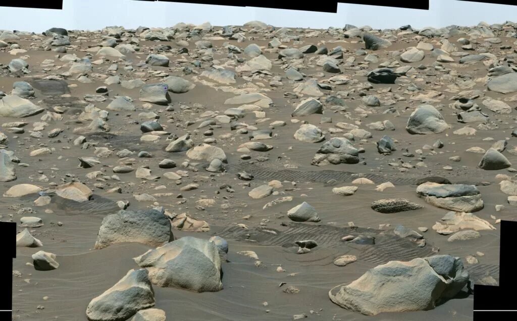سنگ شگفت‌انگیزی که مریخ‌نورد ناسا در سیاره سرخ پیدا کرد/ عکس