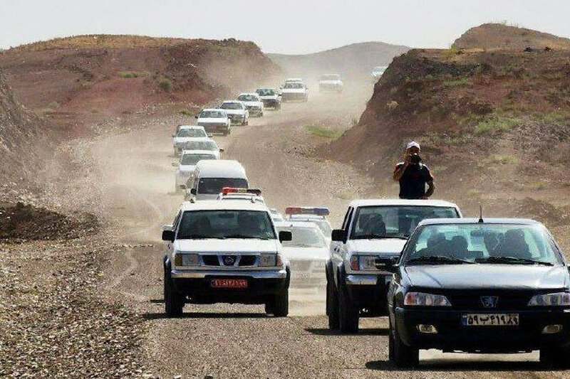 ببینید | لحظه سبقت گرفتن نماینده تاکستان با پژو از ماشین فرماندار؛ اسکورت سنگین برای افتتاح یک پروژه!