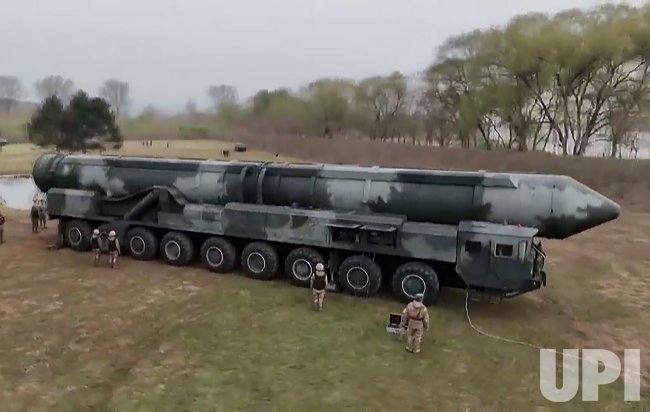 کیم‌جونگ‌اون می‌گوید این موشک «قوی‌ترین» در کره‌شمالی است!/ عکس