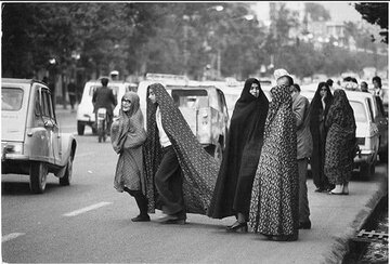 عکس دیده نشده از صف گاز در تهران ۴۰ سال پیش!
