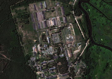 تصاویر ماهواره‌ای از افزایش تحرکات در یک پادگان بلاروس