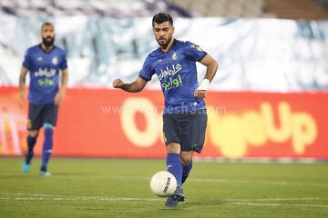 هافبک بلاتکلیف وارد باشگاه استقلال شد هافبک بلاتکلیف وارد باشگاه استقلال شد