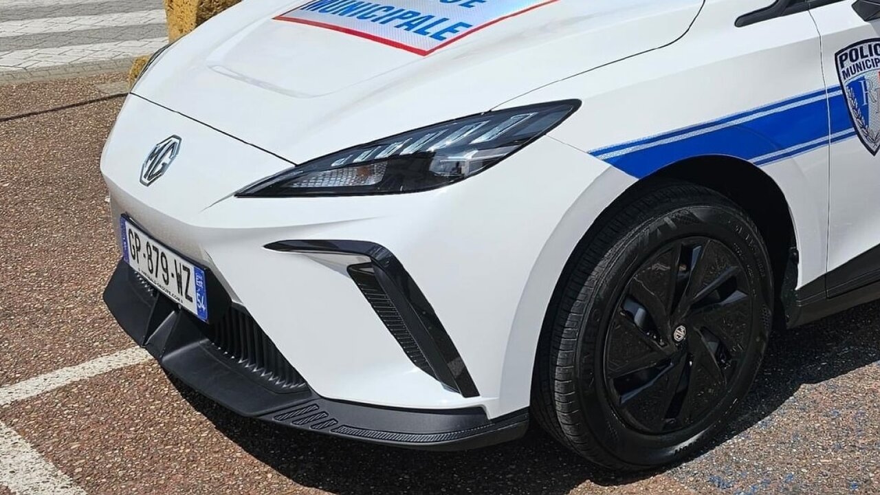 خودروی چینی که در فرانسه ماشین پلیس شد!/ عکس