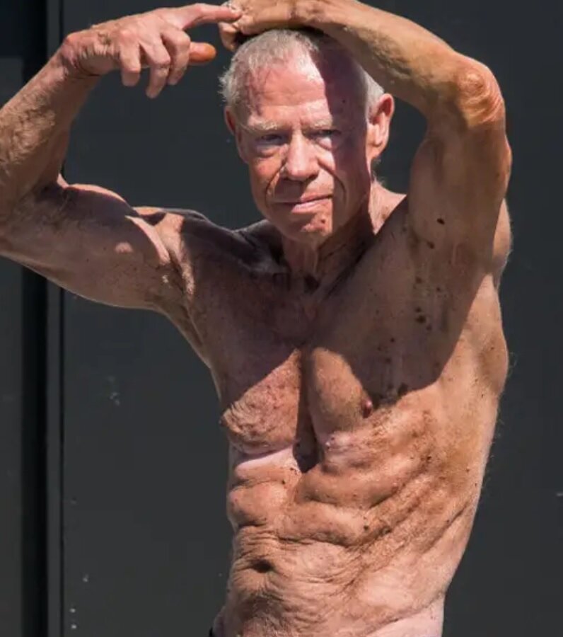 مسنترین بدنساز جهان که در ۹۰ سالگی رکورد زد/ عکس