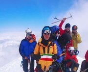 صعود کوهنورد بروجنی به  قله کازبک گرجستان