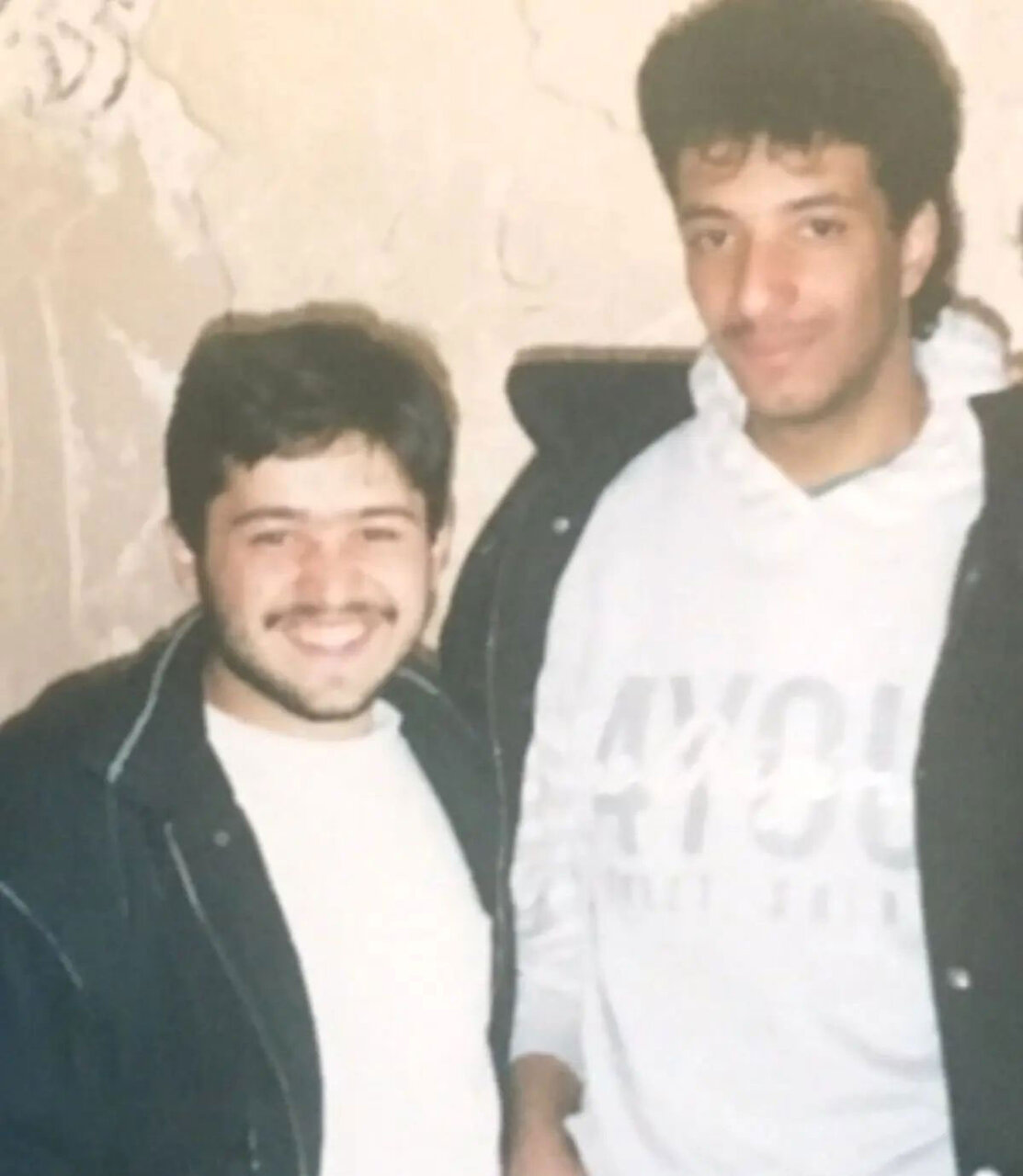 عکس | تصویر قدیمی از استایل جالب امیر جعفری با فکلهای بلند در کنار سیدعلی صالحی