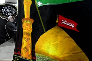 اشک‌های حسن روحانی در مراسم عزاداری امام حسین(ع)