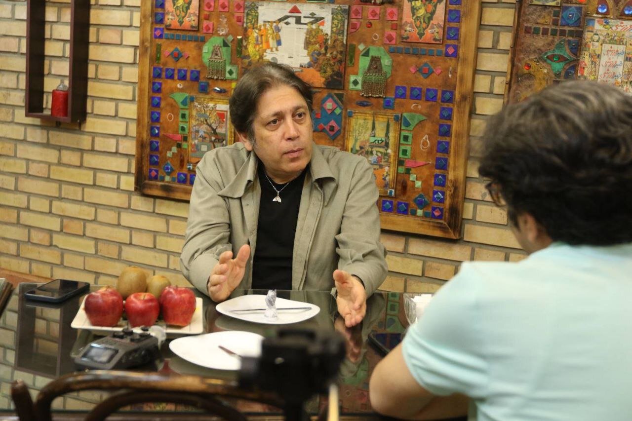 سلبریتی ملاکی برای فروش یک اجرا نیست / بعضی مواقع یک نانوا از کسی که ما فکر میکنیم هنرمند است، هنرمندانهتر زندگی میکند / 2