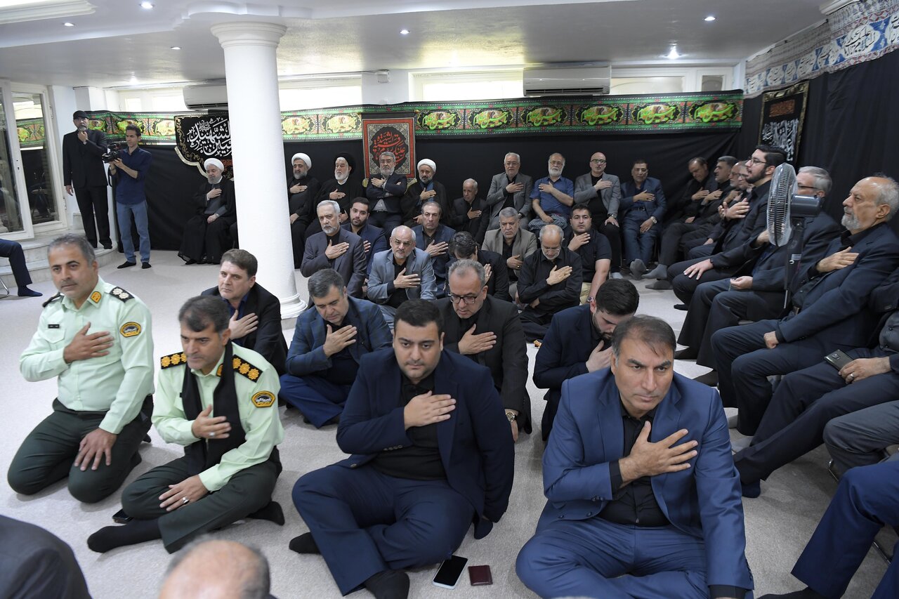 اشک های حسن روحانی برای ابا عبدالله حسین (ع)