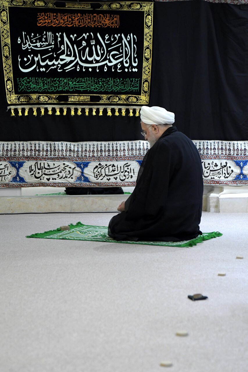 اشک های حسن روحانی برای ابا عبدالله حسین (ع)