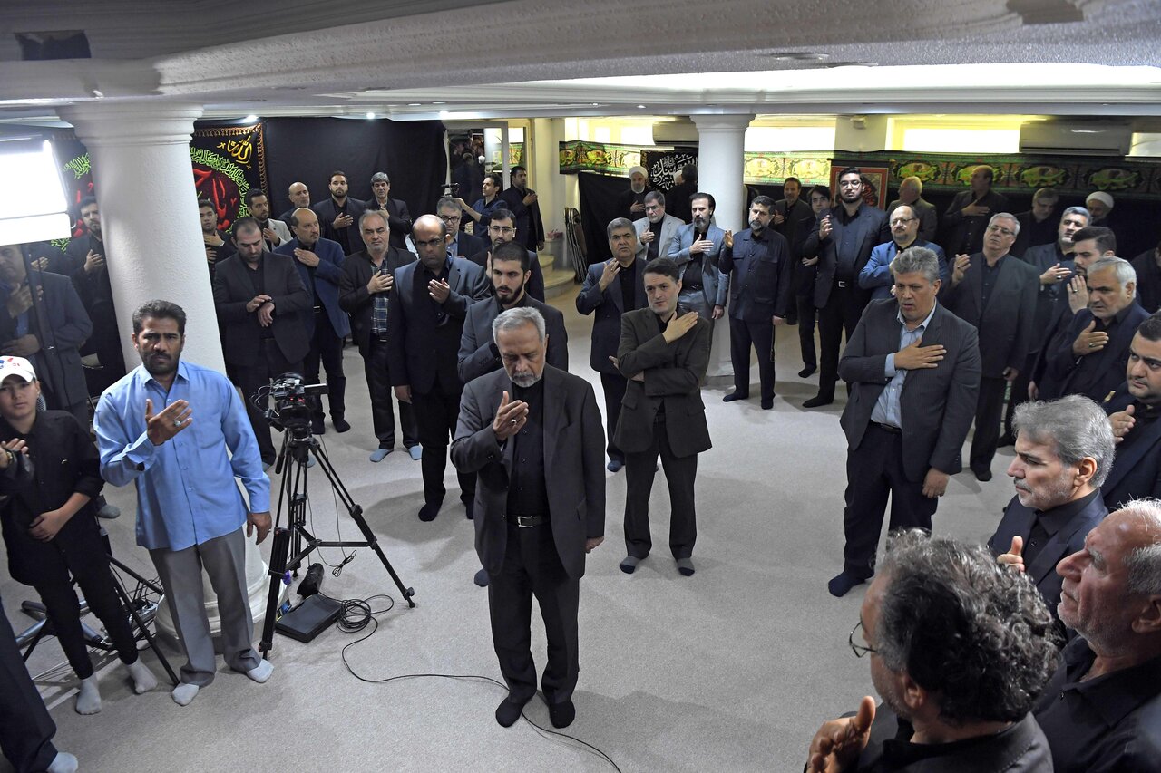 اشک های حسن روحانی برای ابا عبدالله حسین (ع)