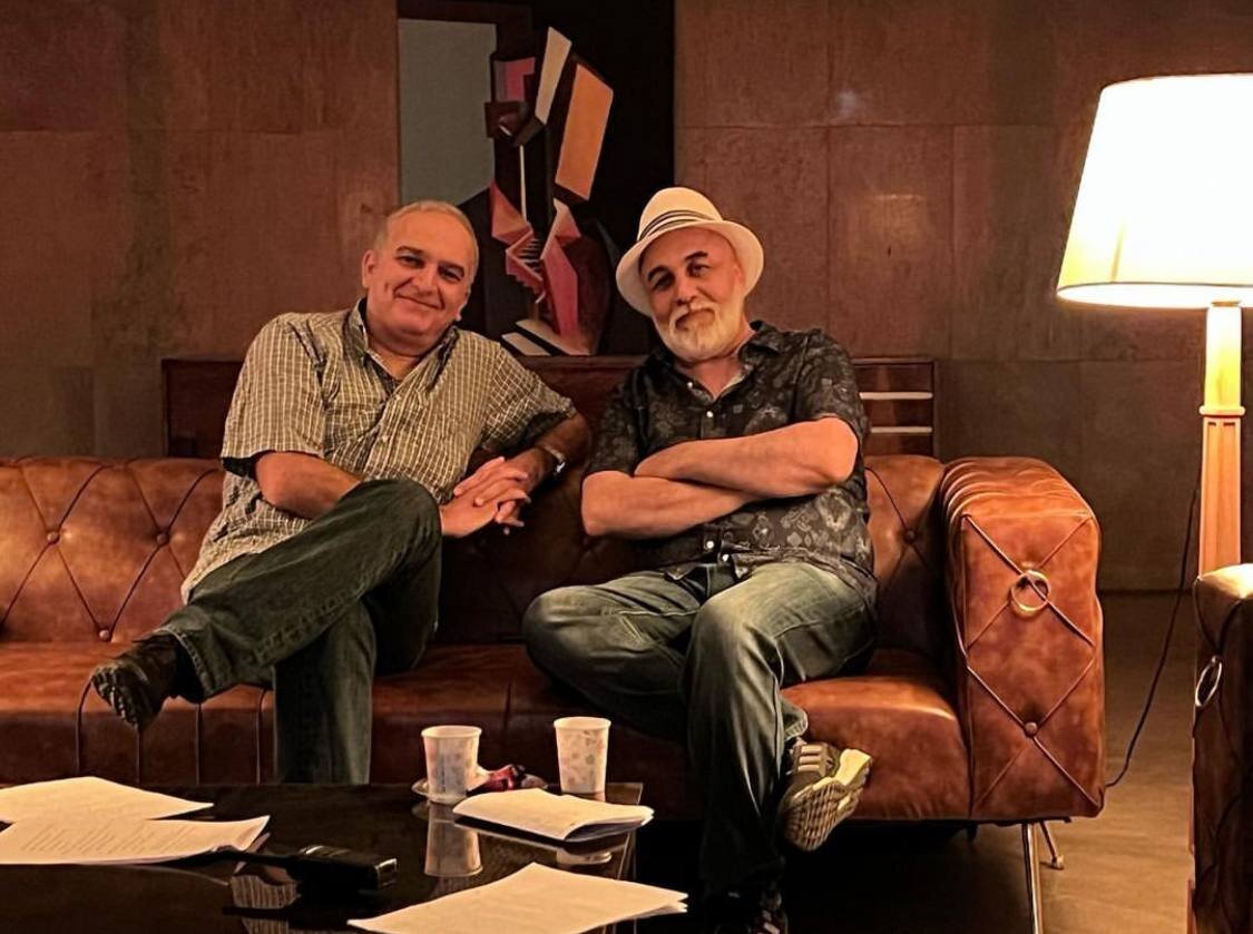 عکس | تصویر جدید عطاران با ریش بلند و سفید در کنار بیژن بنفشهخواه