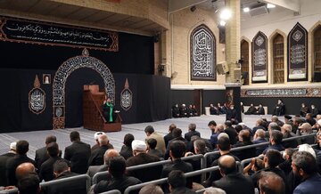 اقامة الليلة الثانية من مراسم العزاء الحسيني بحضور قائد الثورة
