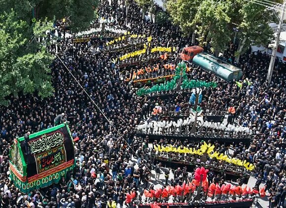 حسینیه ایران در سوگ سیدالشهدا (ع)/قافله هشتم محرم در خمینیشهر برپا شد