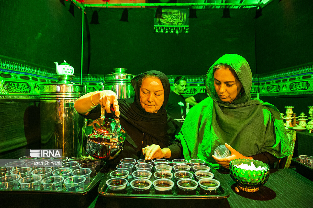 تصاویر متفاوتترین ایستگاه صلواتی؛ این زنان هیاتی باید به خاطر حجابشان جریمه شوند؟