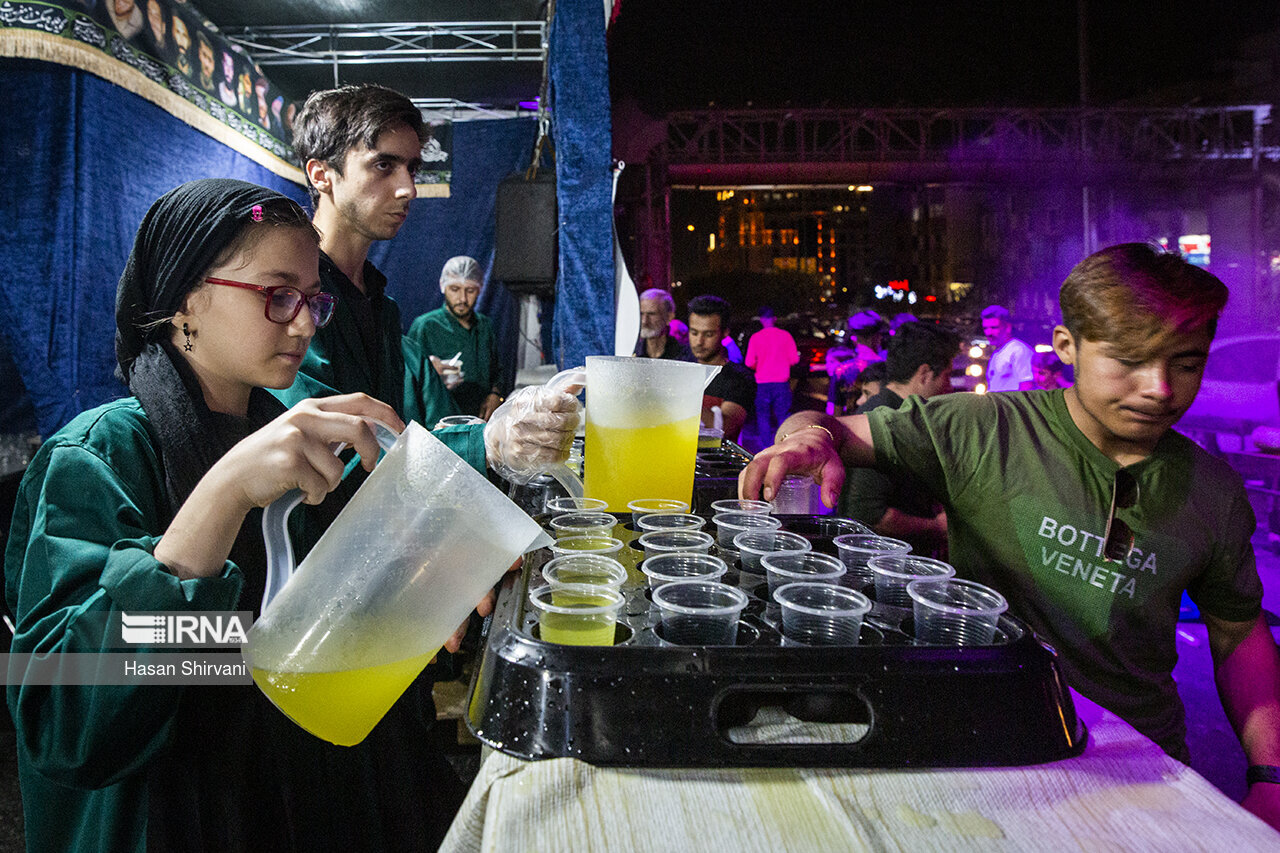 تصاویر متفاوتترین ایستگاه صلواتی؛ این زنان هیاتی باید به خاطر حجابشان جریمه شوند؟